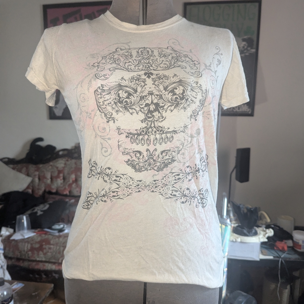 Fifth Sun Cream Skull Graphic Tee Y2K Goth Vintage